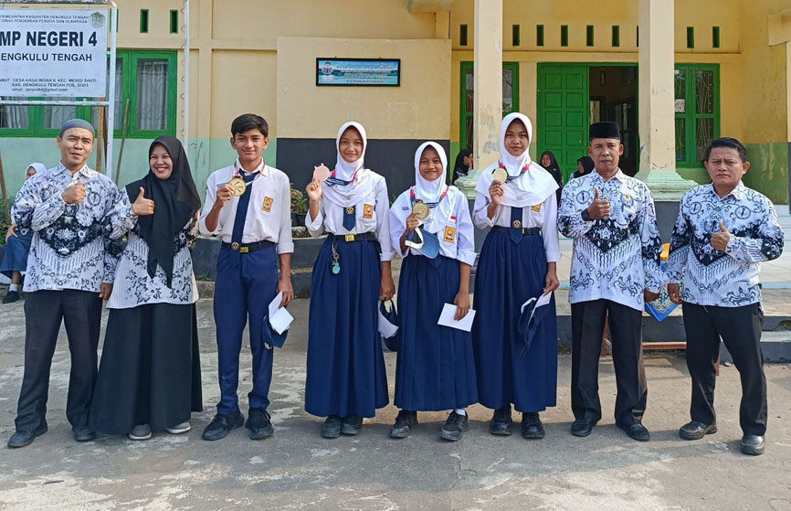 Raih 4 Medali, Empat Pelajar SMPN 4 Bengkulu Tengah Ukir Prestasi di Kejurprov Taekwondo Rejang Lebong