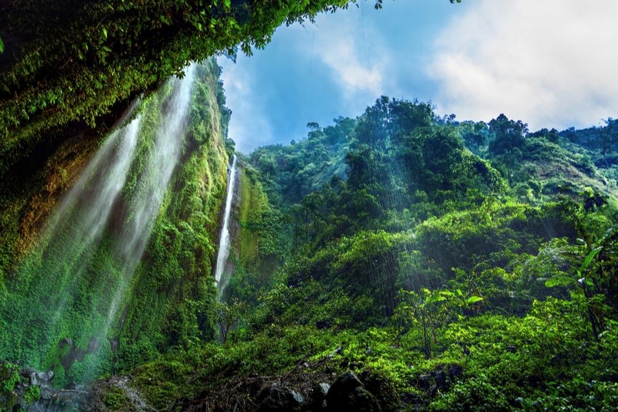 Keindahan Air Terjun Abadi dan Tertinggi di Pulau Jawa Tempat Bertapa Patih Gajah Mada