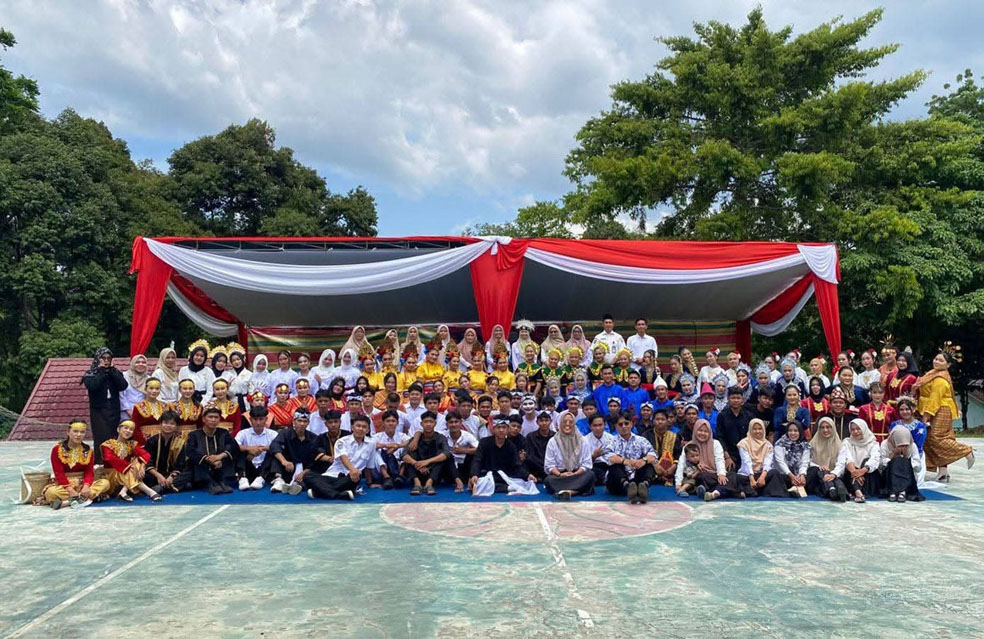 Asah Bakat dan Jiwa Wirausaha, SMAN 2 Bengkulu Tengah Padukan Pentas Seni dan Bazar