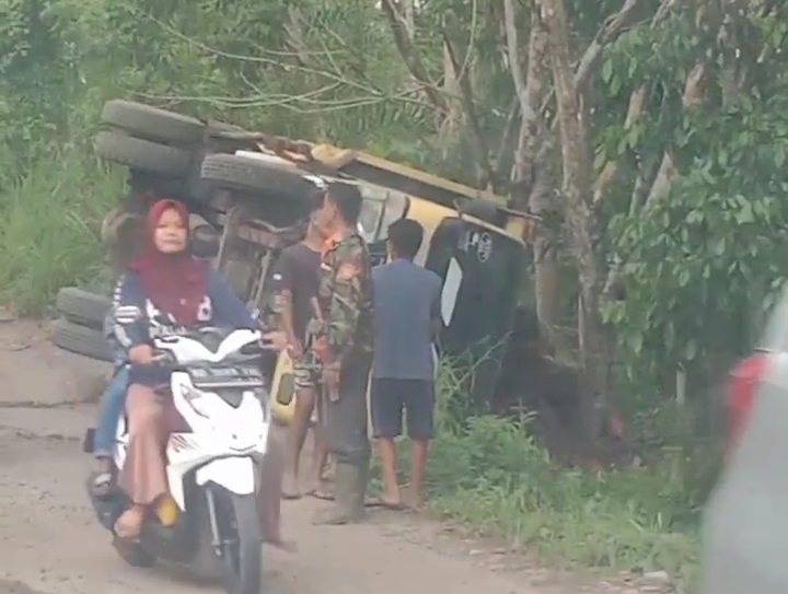 Jalan Rusak di Desa Ini Makan Korban, Kades: Bukan Sekali Ini Saja