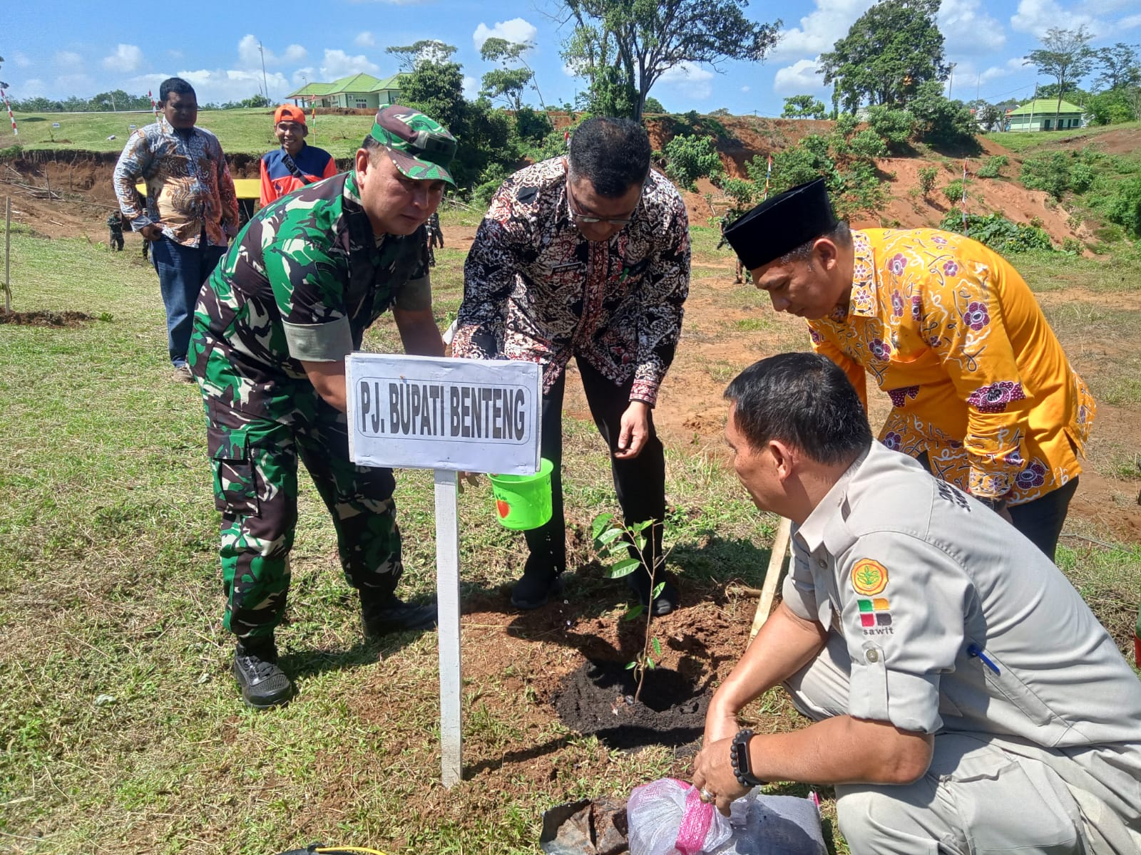 Penanaman Bibit Pohon Serentak di Denzipur Bengkulu Tengah, KSAD Saksikan Lewat Vidcon