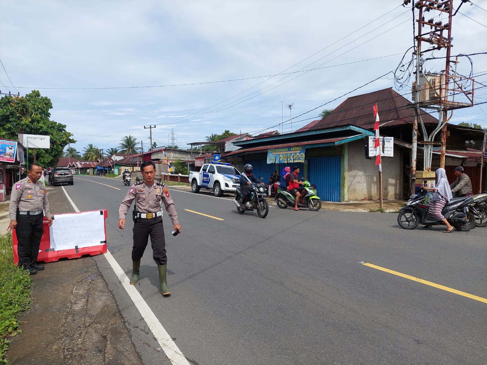 Jalan Lintas Benteng-Kepahiang Tertutup Banjir, Pengendara Dianjurkan Lewat Jalur Alternatif