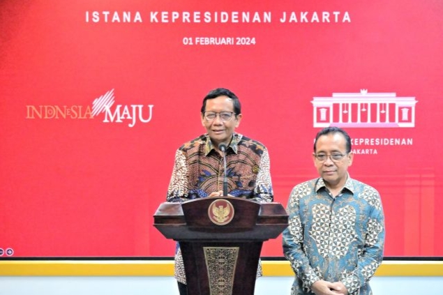 Sampaikan Surat Pengunduran Diri kepada Presiden Jokowi, Mahfud MD Menko Polhukam Terlama Meminta Maaf