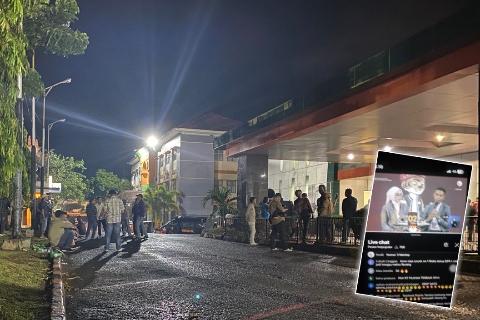 Pendukung 3 Paslon Nobar Debat Pilkada Bengkulu Tengah di Luar Auditorium Poltekkes Bengkulu 