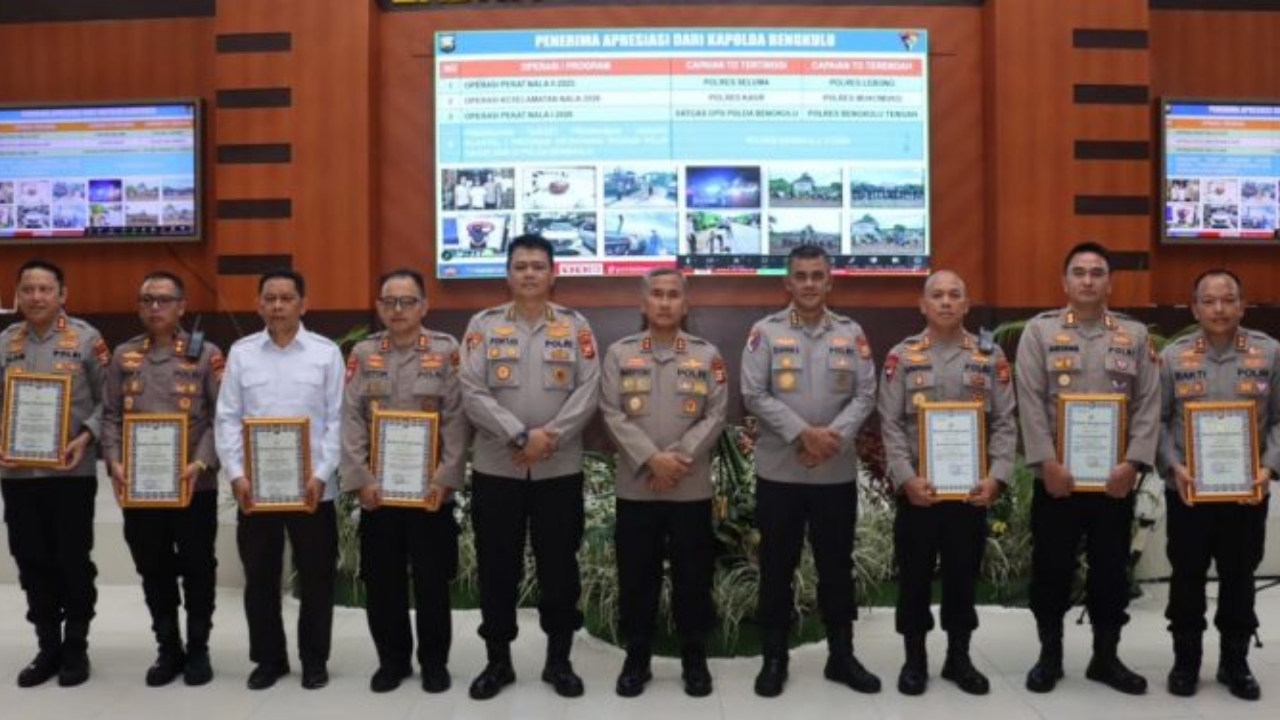 Pimpin Gelar Operasional Triwulan I Tahun 2026, Kapolda Bengkulu Beri Penghargaan kepada Polres Berprestasi