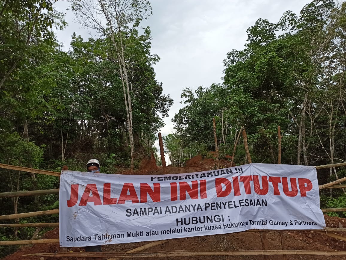 Jalan ke Lokasi Proyek Tol Dipagar