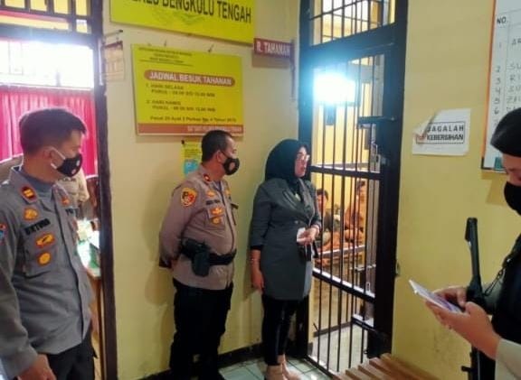 Besuk Pelaku Tindak Pidana, Waka II Beri Nasehat