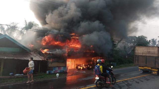 Jelang Berbuka, Rumah Ludes Terbakar