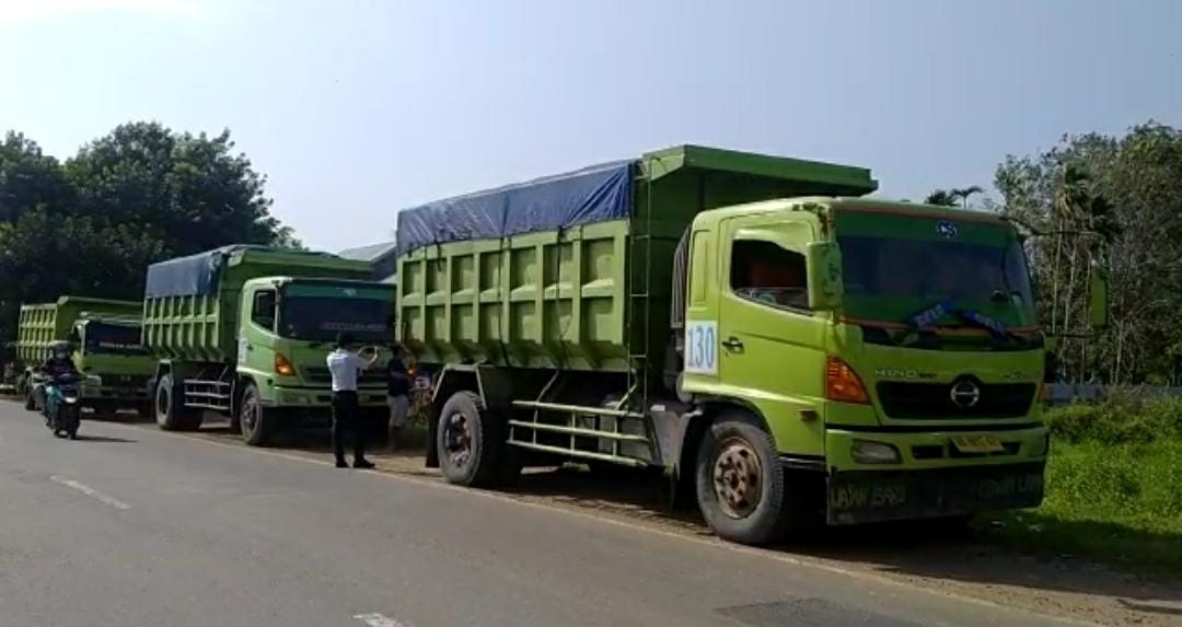 Sosialisasikan Aturan, Mobil Angkutan Barang Dicegat