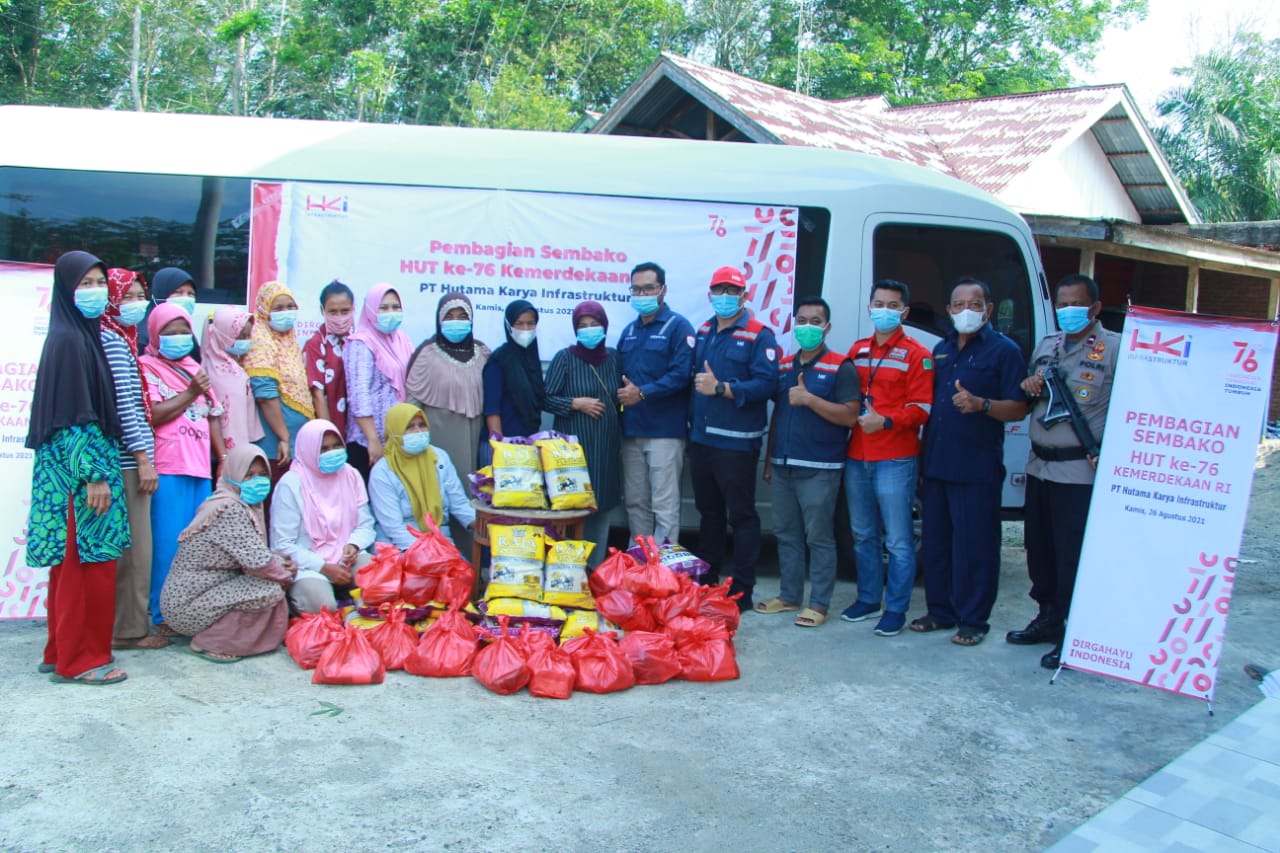 HKi Bagikan 100 Paket Sembako dan 100 Karung Beras