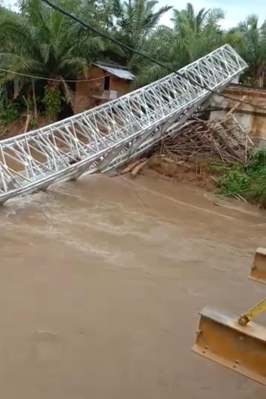 Belum Sempat Diperbaiki, Jembatan Rp 3,57 M Keburu Jatuh