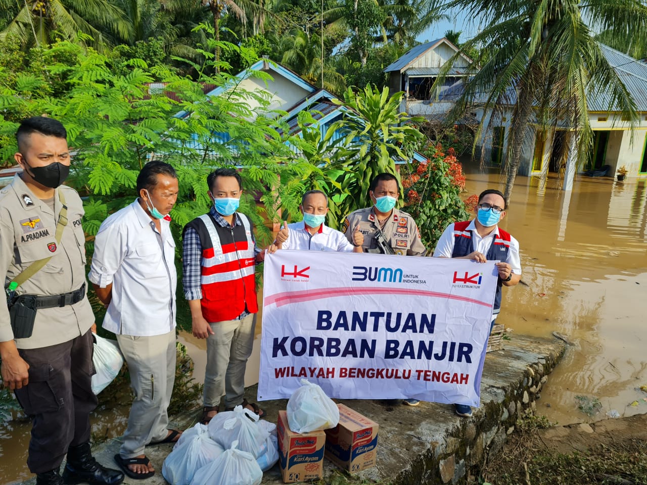 Respon Bencana di Benteng dan Kota Bengkulu, PT. HKi Salurkan Sembako