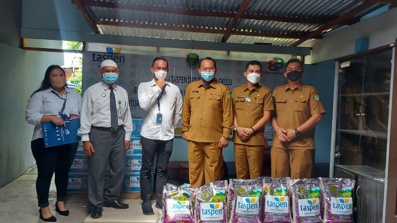 Bantuan Masih Mengalir, Giliran Taspen dan Bank Bengkulu Salurkan 150 Paket Sembako