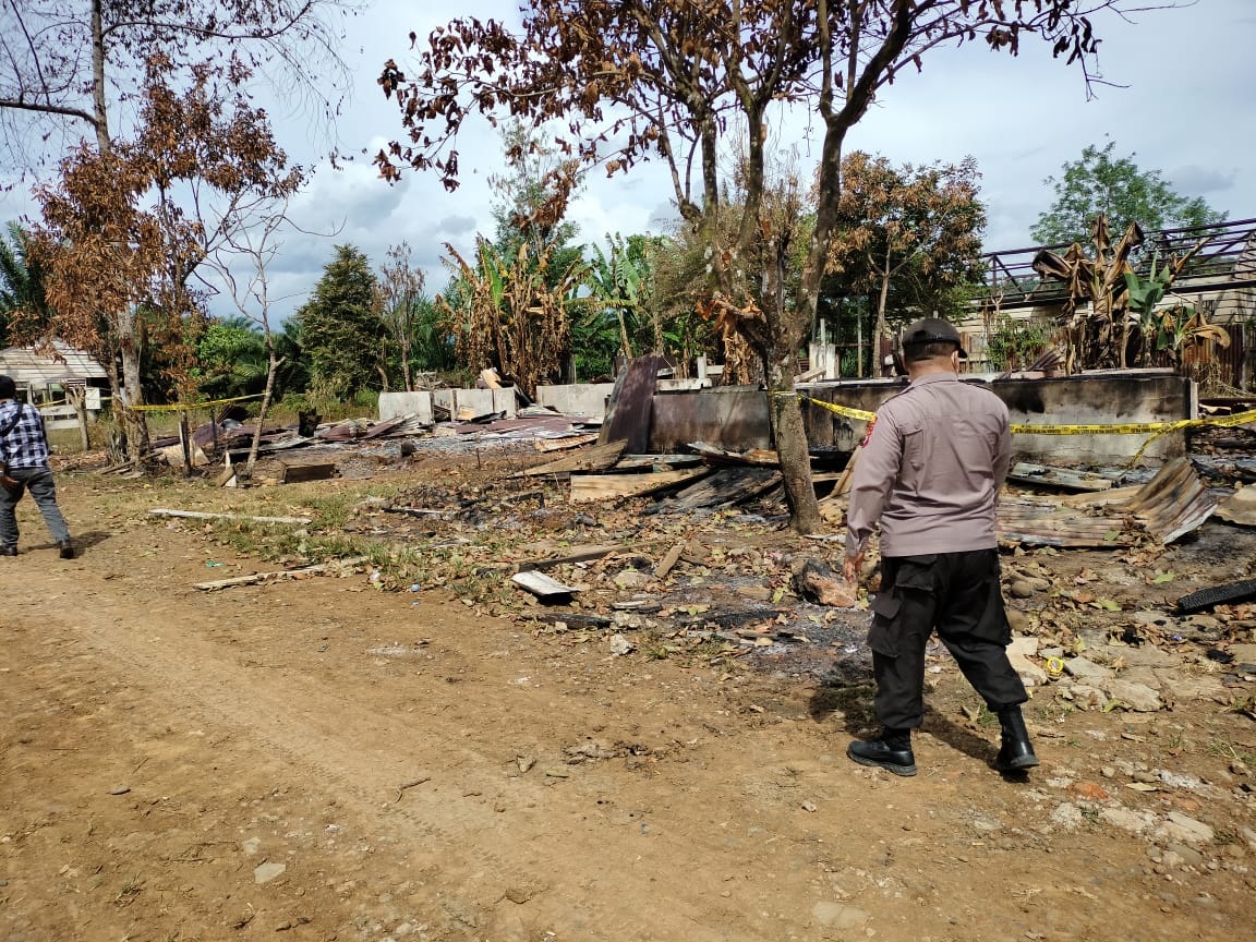 Ditemukan Jerigen BBM, Basecamp PT. BNT Diduga Sengaja Dibakar