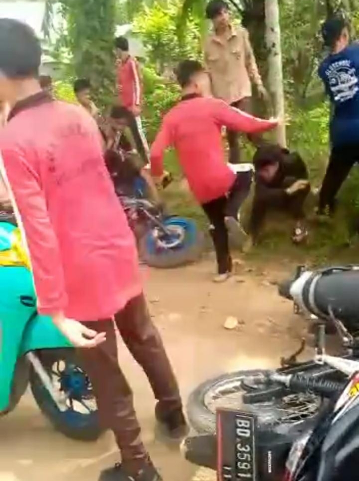 Puluhan Oknum Pelajar SMAN Terlibat Baku Hantam, Video Beredar di TikTok