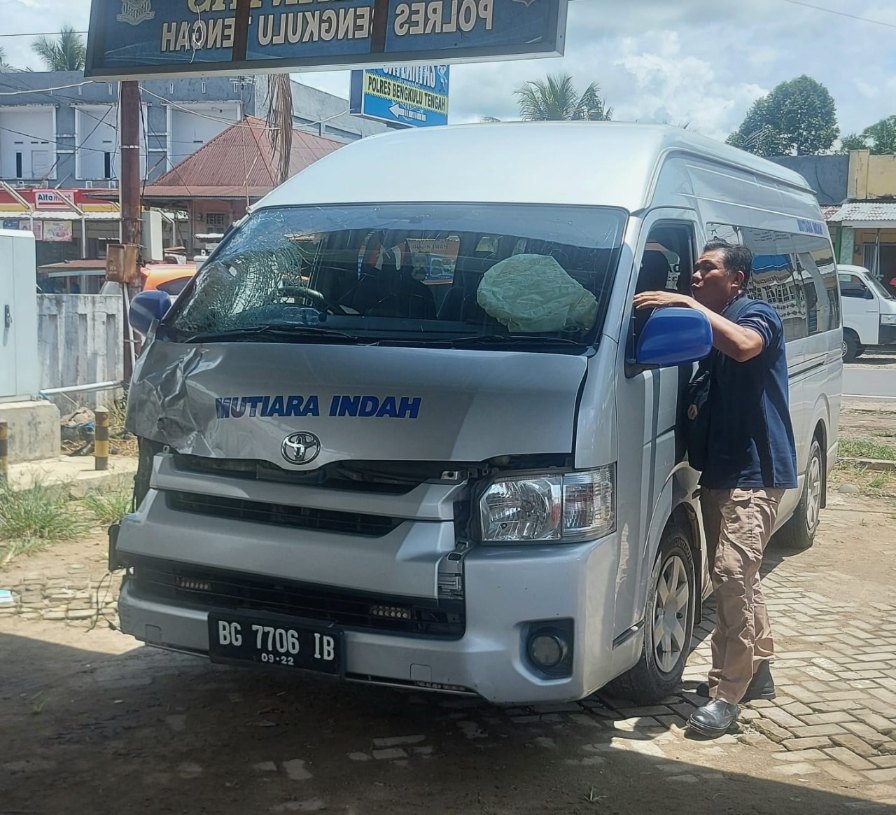 Toyota Hiace vs Yamaha Mio, ABG Meninggal Dunia