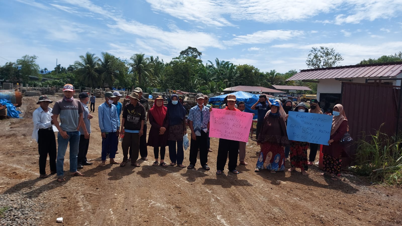 Tuntut Ganti Rugi, Warga Sukarami Demo Kantor PT. HKi