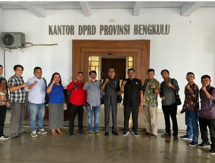 Dilapori Soal Makam Pondok Kelapa, Dewan Provinsi Janji Turun ke Lokasi
