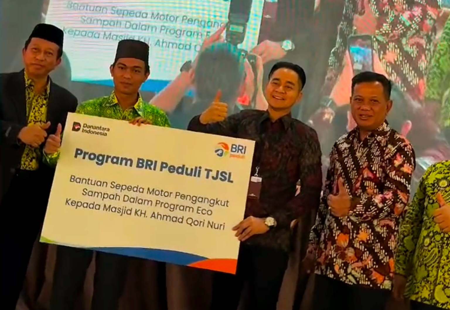 TJSL BRI Peduli, Bantu Motor Pembersih Sampah dan Dukung Program ECO Masjid