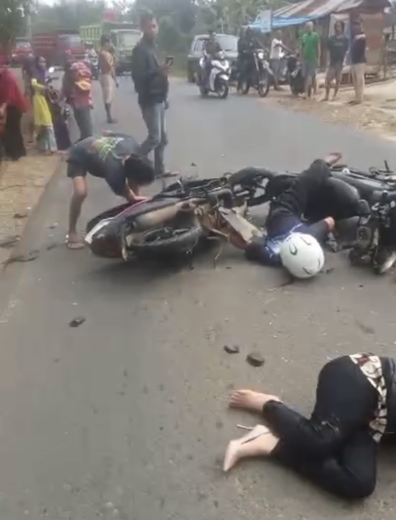 Tabrakan Dua Sepeda Motor di Bengkulu Tengah, Satu Pengendara Dikabarkan Kritis