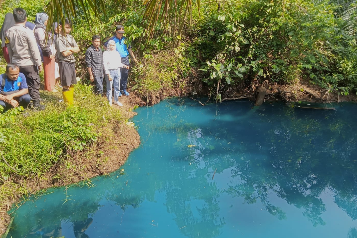 Dinkes Bengkulu Tengah Gercep Ambil Sampel Air Danau Biru untuk Dicek di Laboratorium, Hasilnya? 