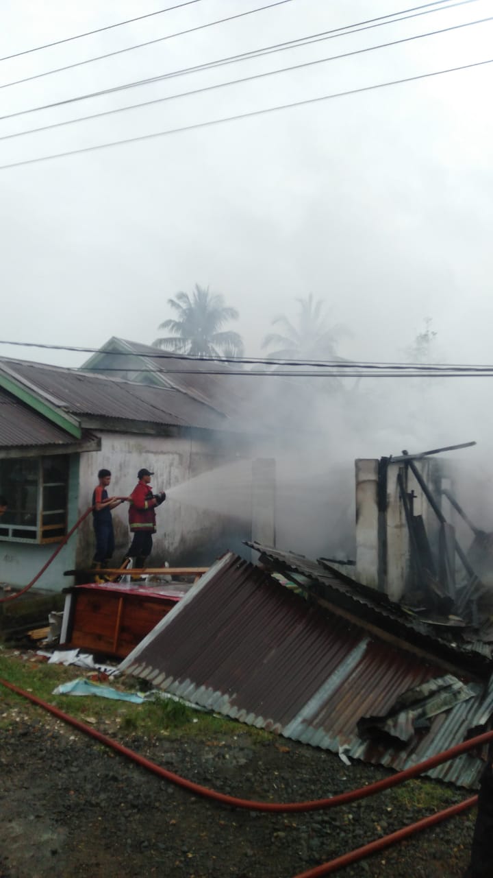 BREAKING NEWS : 1 Unit Rumah di Desa Pasar Pedati Bengkulu Tengah Dilalap Si Jago Merah