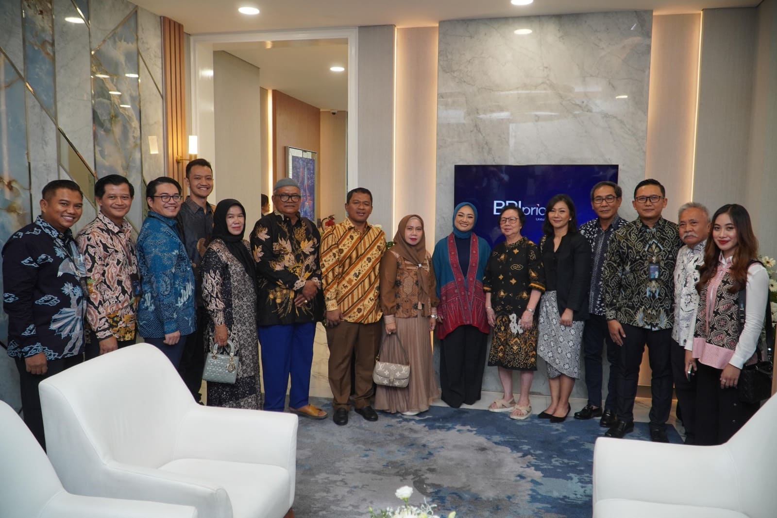 Resmikan Sentra Layanan Prioritas di Cirebon, Kini BRI Miliki 43 Lokasi Layanan Premium di Seluruh Indonesia