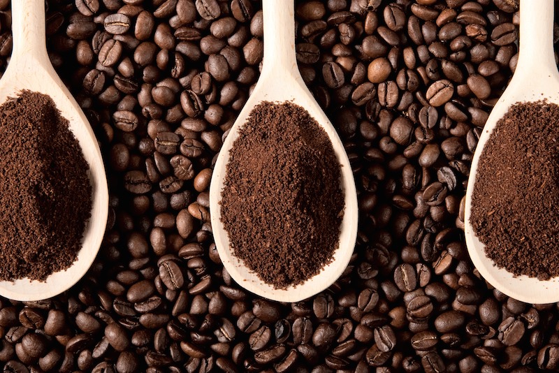 Cuma Pakai Bubuk Kopi! Trik Ini Bikin Mata Panda Hilang Seketika!