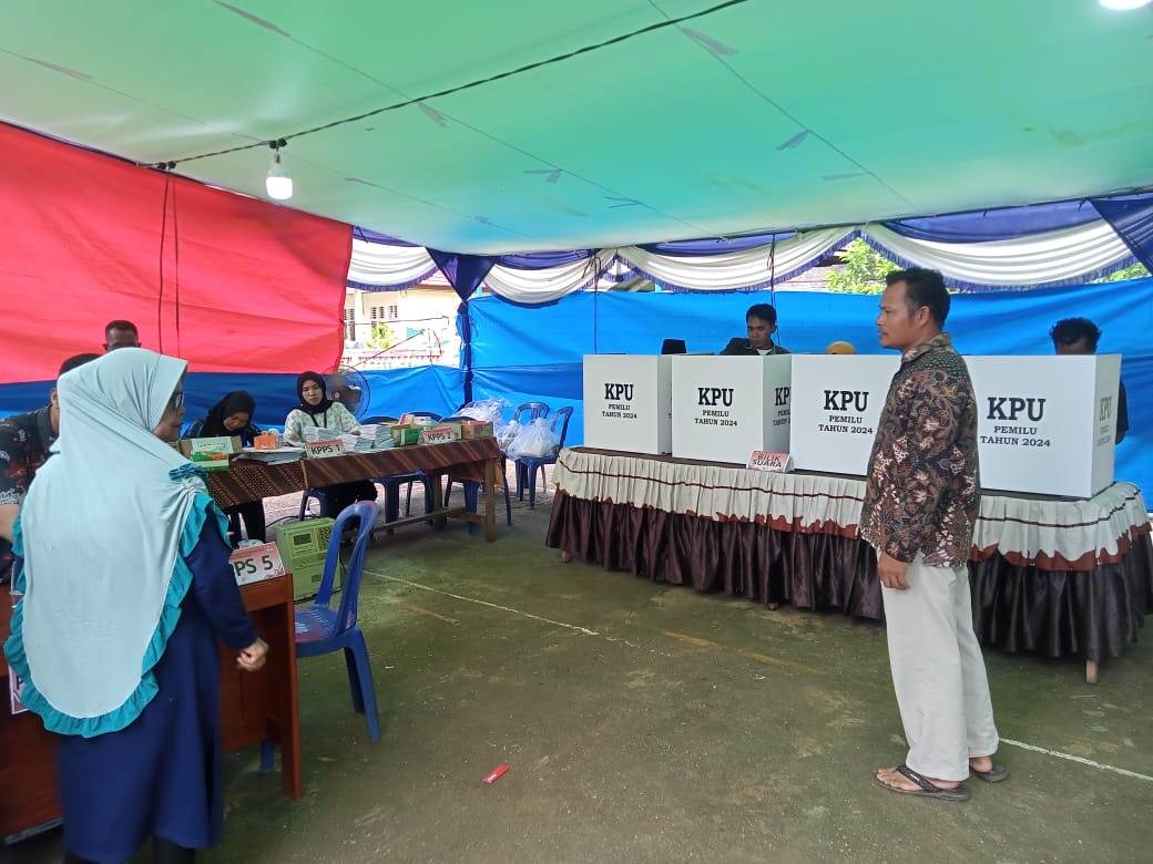 DPT Paling Banyak, Begini Suasana Pemungutan Suara di Kecamatan Pondok Kelapa, Warga Ada Dihadiahi Coklat