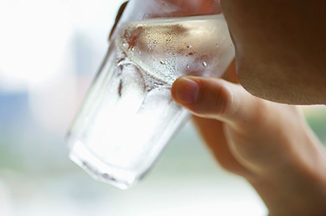 Minum Air Es Bisa Bikin Berat Badan Naik, Mitos atau Fakta? Begini Penjelasannya