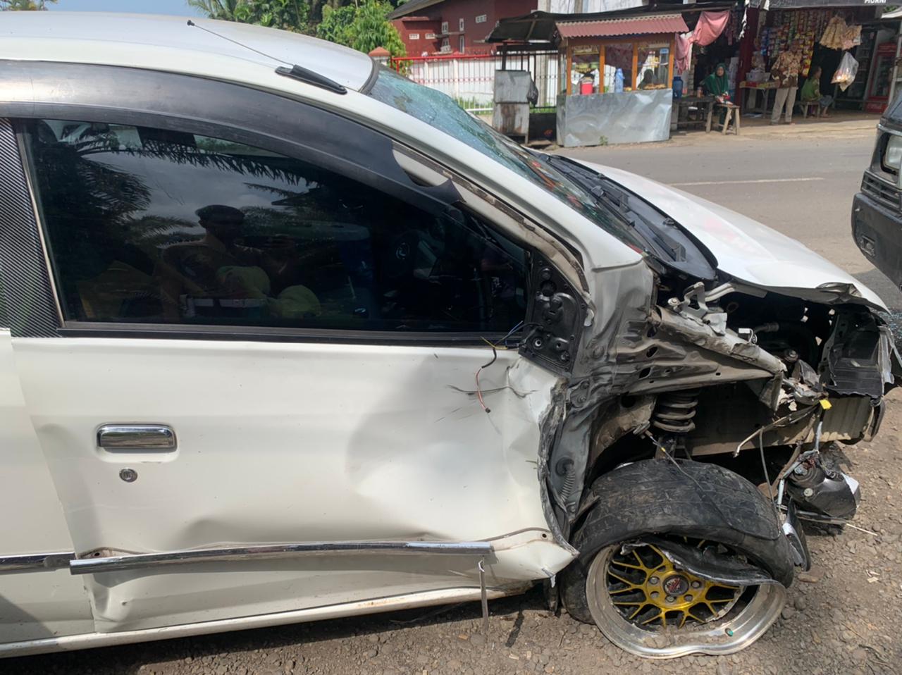 4 Kendaraan Terlibat Kecelakaan Beruntun di Bengkulu Tengah, Mobil Ringsek, 2 Orang Luka-Luka