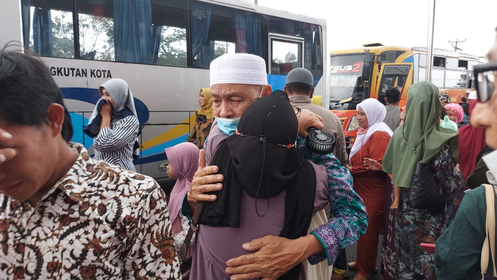 Kedatangan Jemaah Haji Benteng Disambut Isak Tangis Kerinduan 