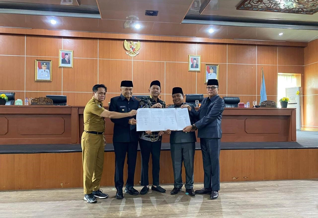 Raperda Pertanggungjawaban APBD 2025 Disetujui, Bupati Rachmat Tegaskan Pelayanan Publik Jadi Prioritas