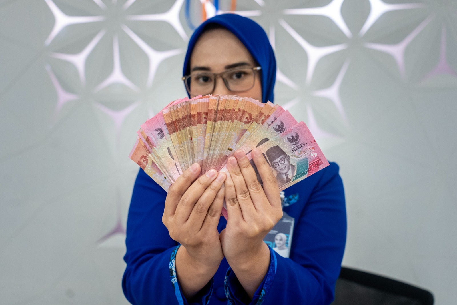 Perkuat Jaring Pengaman Sosial, BRI Sukseskan Penyaluran Bantuan Subsidi Upah