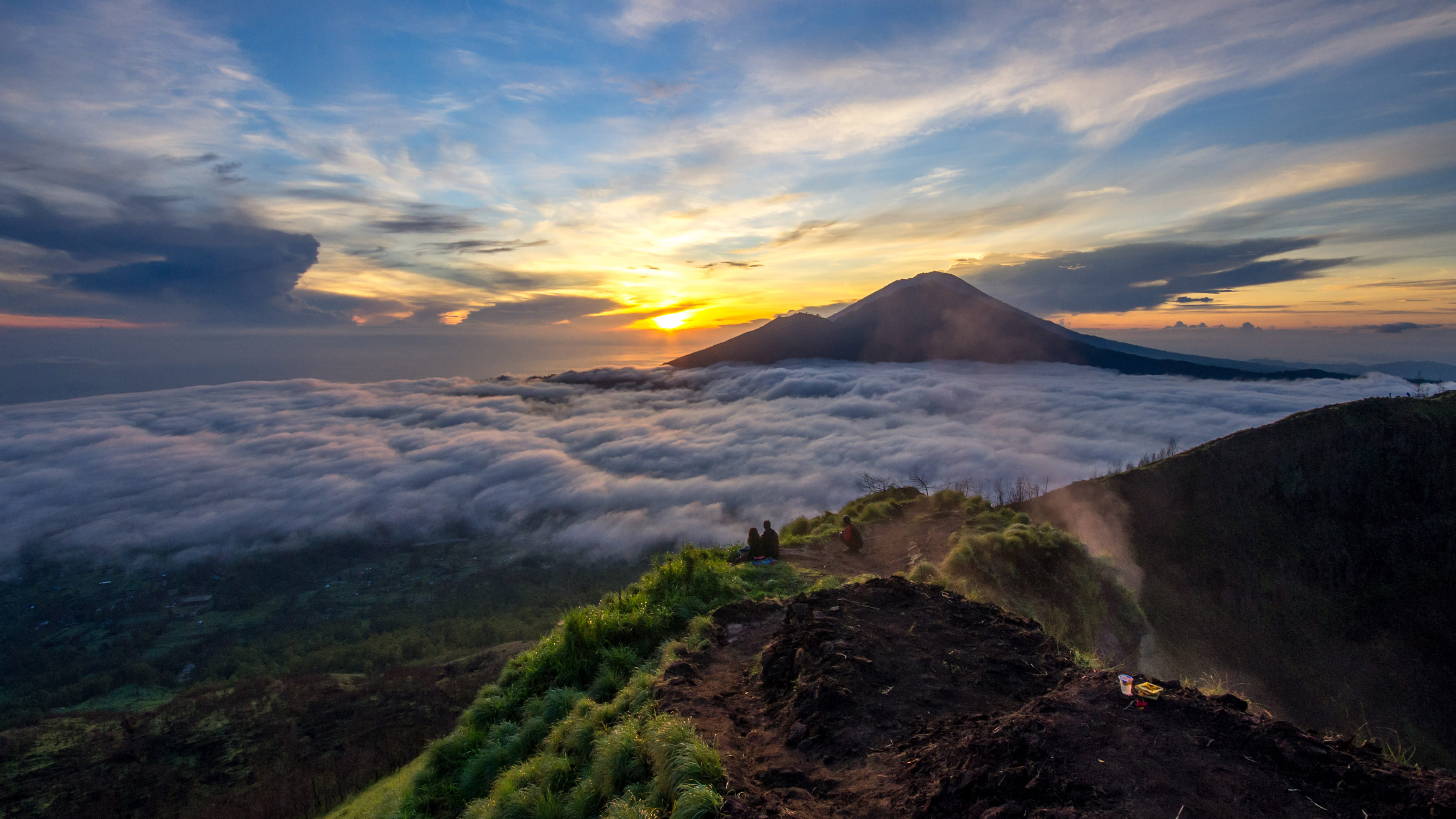 Ini Dia 10 Gunung di Indonesia Selalu Ramai Dikunjungi Saat Musim Liburan