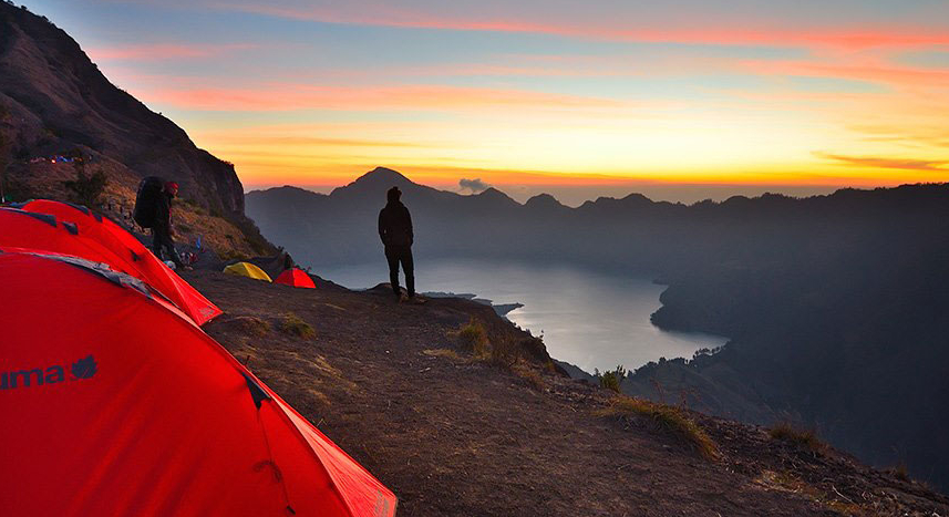 Sebelum Mendaki Gunung, Bagi Pemula Ada Baiknya Baca Dulu Tips Berikut