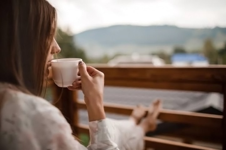 Suka Minum Kopi Pagi atau Sore? Yuk Ketahui Mana yang Lebih Baik untuk Tubuh
