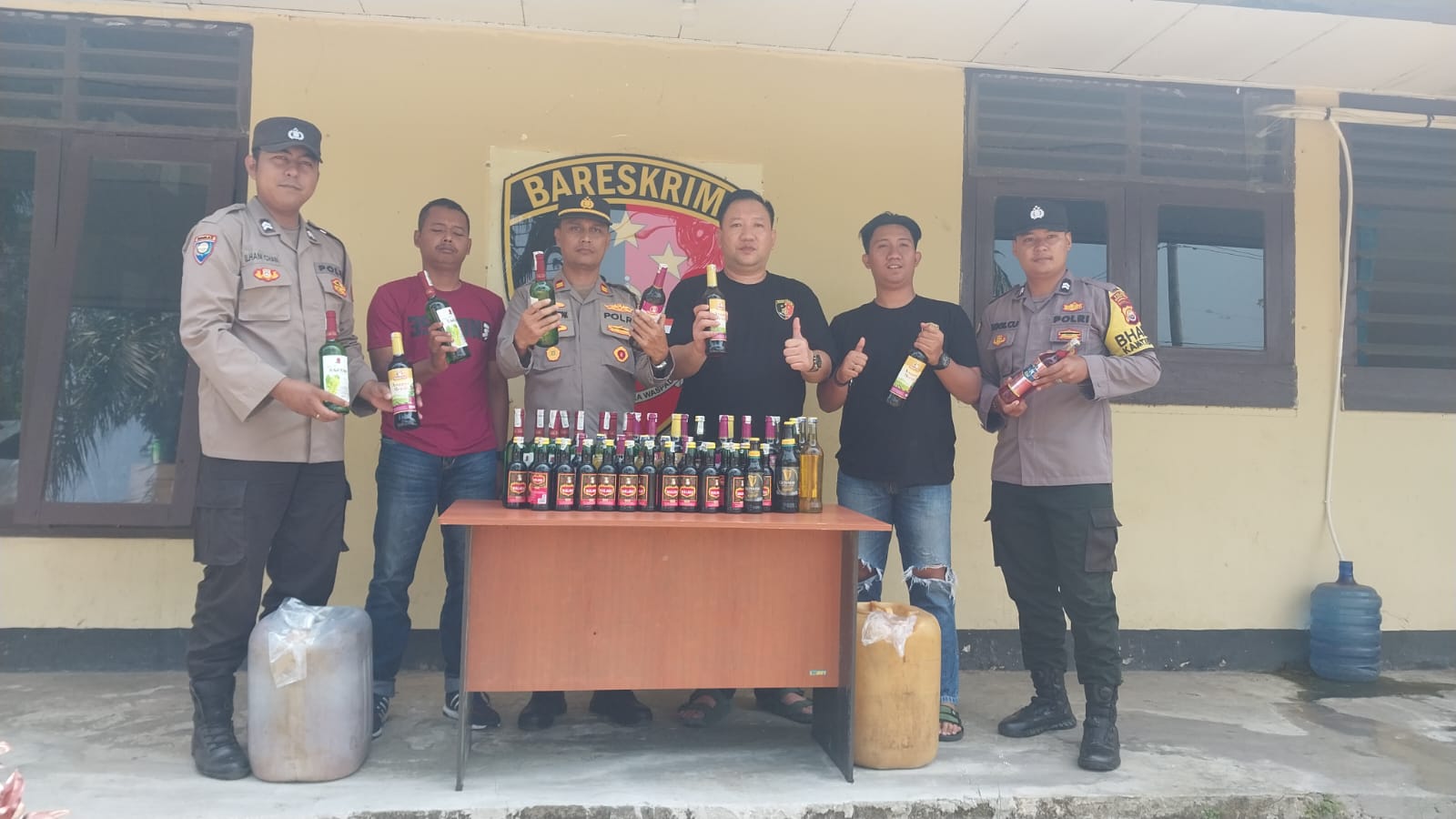 Dua Desa Ini Jadi Sasaran Operasi Pekat Nala, Puluhan Botol Miras dan Minuman Tuak Diamankan