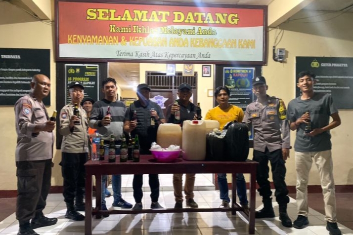 Razia di Kawasan Liku Sembilan, Polisi Amankan Ratusan Liter Minuman Tuak dan Miras, Ini Penampakannya