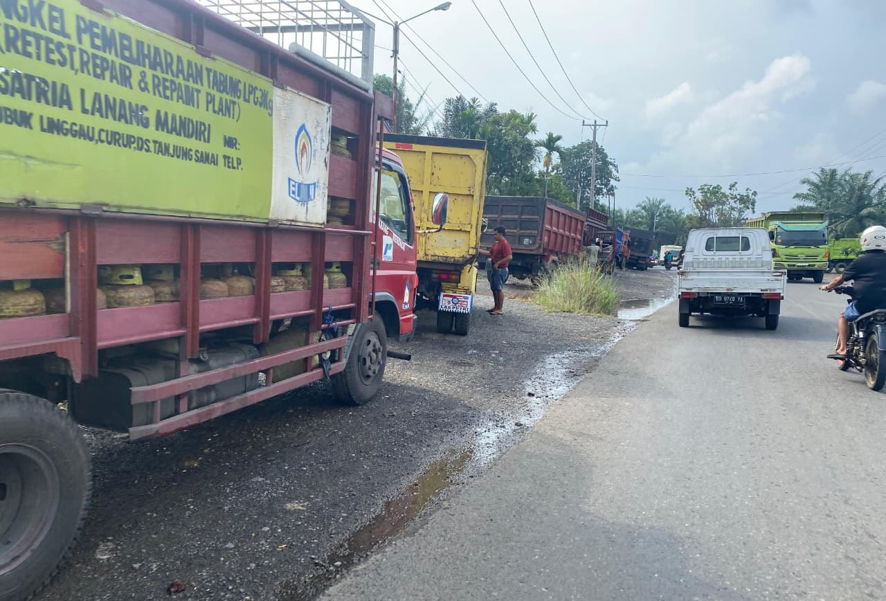 Antrean Bio Solar Mengular di Benteng, Sopir Angkutan Rela Mengantre hingga 4 Jam