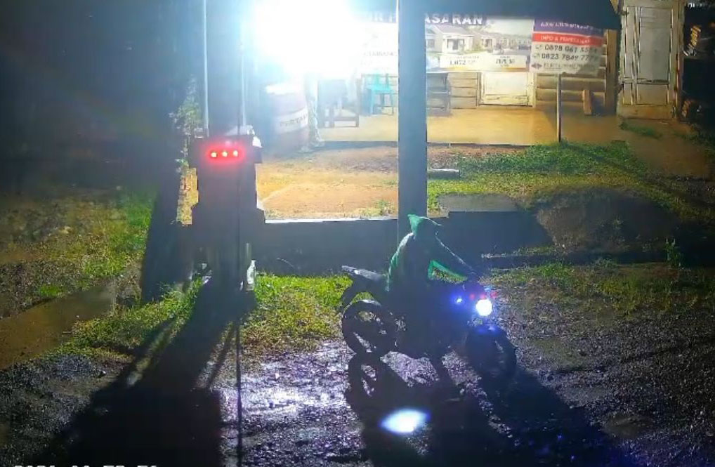 Motor Warga Griya Duta Raib Digondol Maling, Aksi Tiga Pelaku Terekam Kamera CCTV