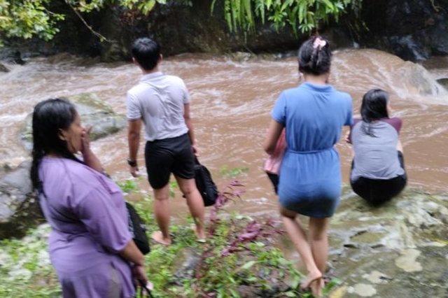 BREAKING NEWS: Air Tiba-Tiba Deras, 4 Wisatawan Terjebak di Objek Wisata Air Sengak Bengkulu Tengah