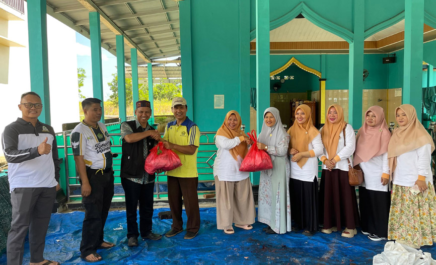 Kemenag Bengkulu Tengah Sembelih 6 Ekor Sapi Kurban, 1 Ekor Lainnya Diserahkan ke Warga