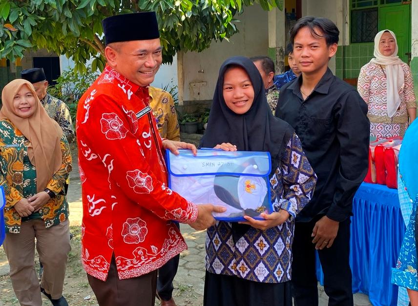 PENGUMUMAN! Pembagian Seragam Sekolah Gratis Ditiadakan pada Tahun Ini