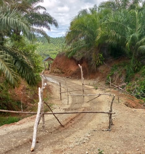 Warga Lubuk Pendam Tutup Paksa Akses Jalan Galian C, Ini Penyebabnya