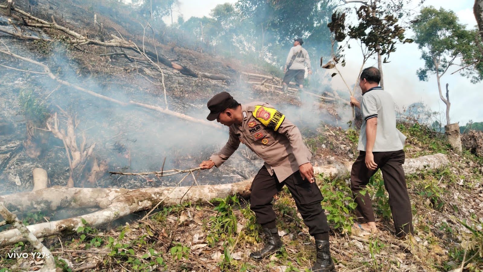 BREAKING NEWS: 2 Hektare Lahan Kebun Sawit Ludes Terbakar