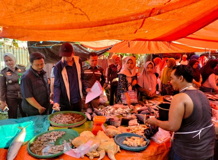 TPID Bengkulu Tengah Sidak Pasar Taba Penanjung, Harga Daging Sapi Tembus Rp159 Ribu per Kg