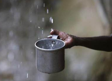 Apakah Masih Aman untuk Meminum Air Hujan? Begini Penjelasan Ilmiahnya