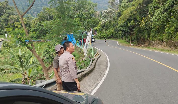 Antisipasi Pohon Tumbang, Polsek Taba Penanjung Intensif Patroli di Liku Sembilan