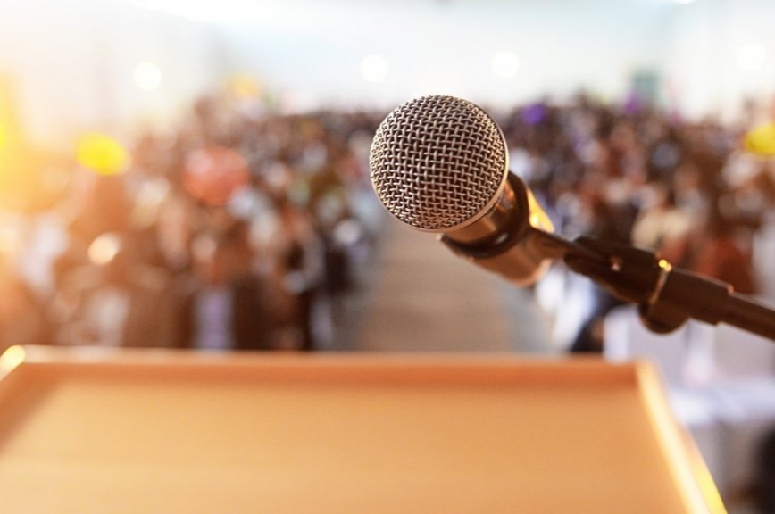 Bikin Audiens Terkesan! Ini Dia 4 Trik Public Speaking untuk Pemula